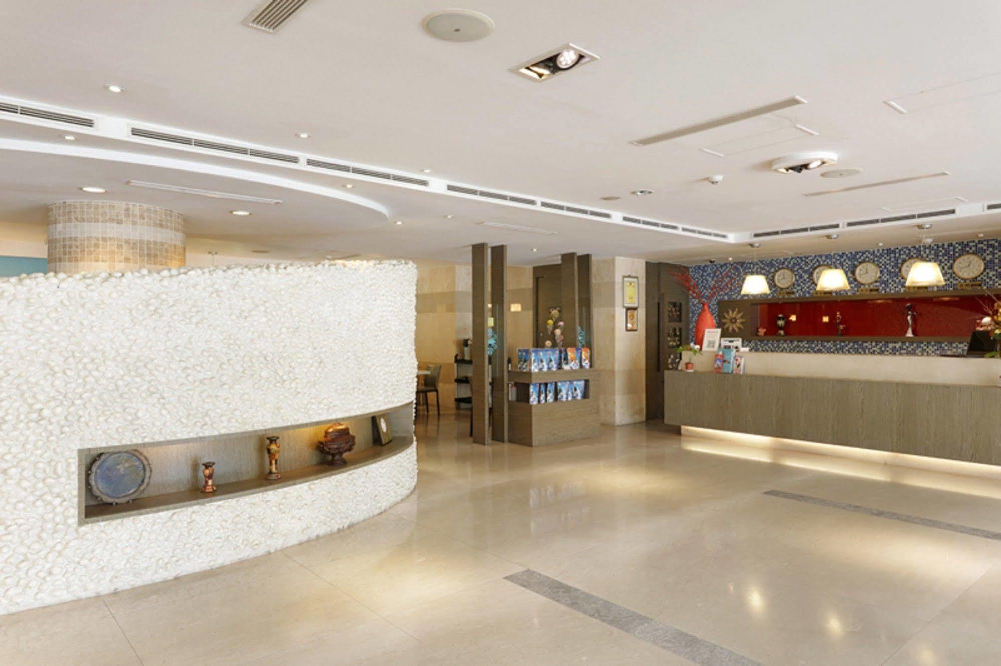 Fish Hotel Hualien Exterior photo